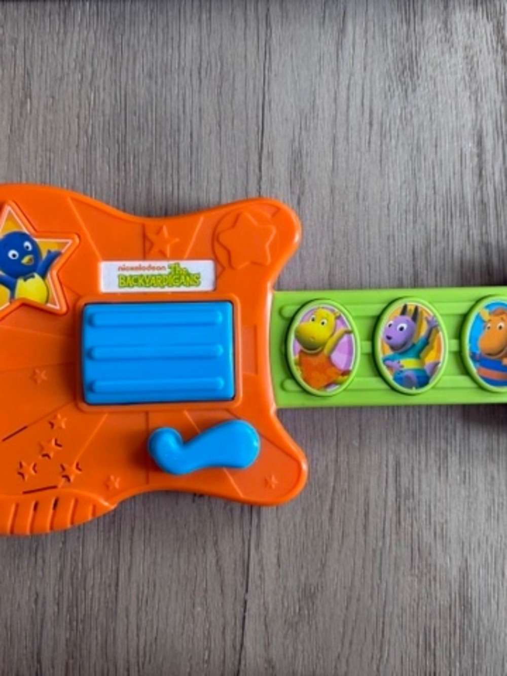 Vintage collectable Mattel Nickelodeon The Backyardigans Sing & Strum Guitar toy